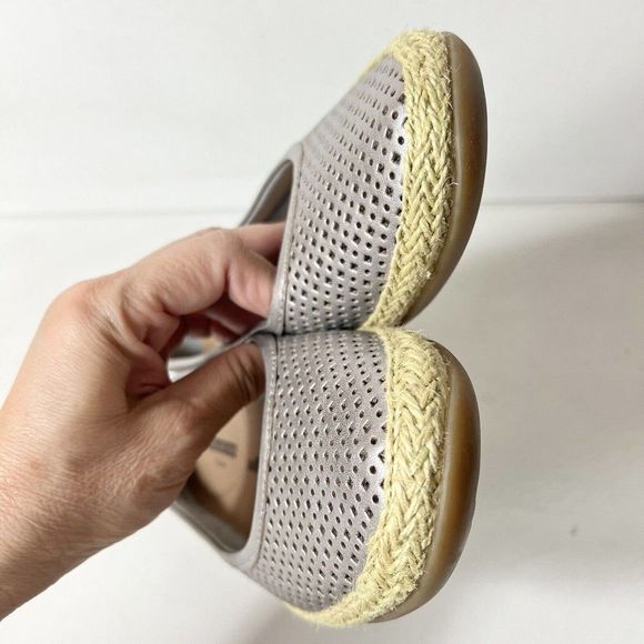 Clarks Womens Flats Pewter Leather Loafer Shoes Size 8W Perforated Espadrille - Picture 5 of 11